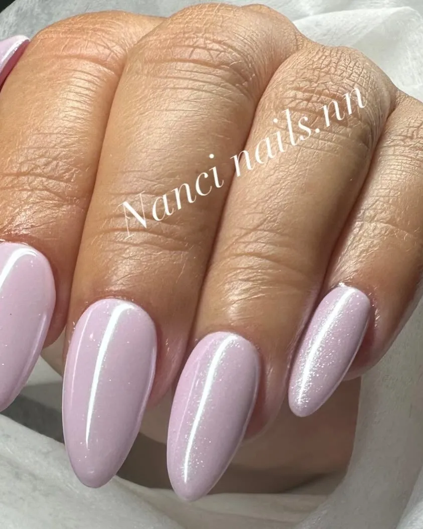 Almendra larga en lila pastel con purpurina fina